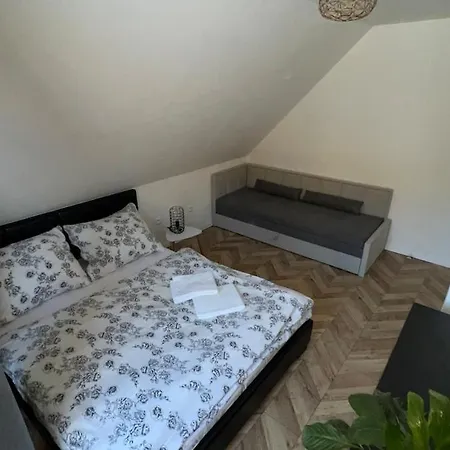 Evelin, Slovakia Feriehus *