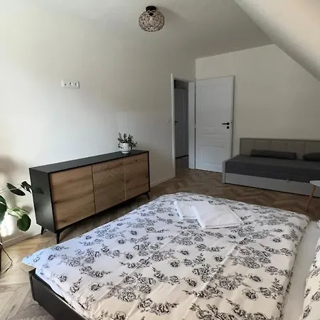 Evelin, Slovakia Feriehus *